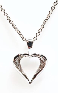 HEART, GRAIN SETTING INSIDE, FIXED BAIL. with chain